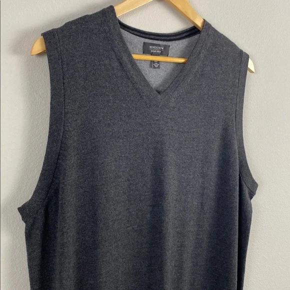 Nordstrom Men’s Shop Extra Fine Merino Wool Sweater Vest | V Neck | Dark Gray - Picture 7 of 13